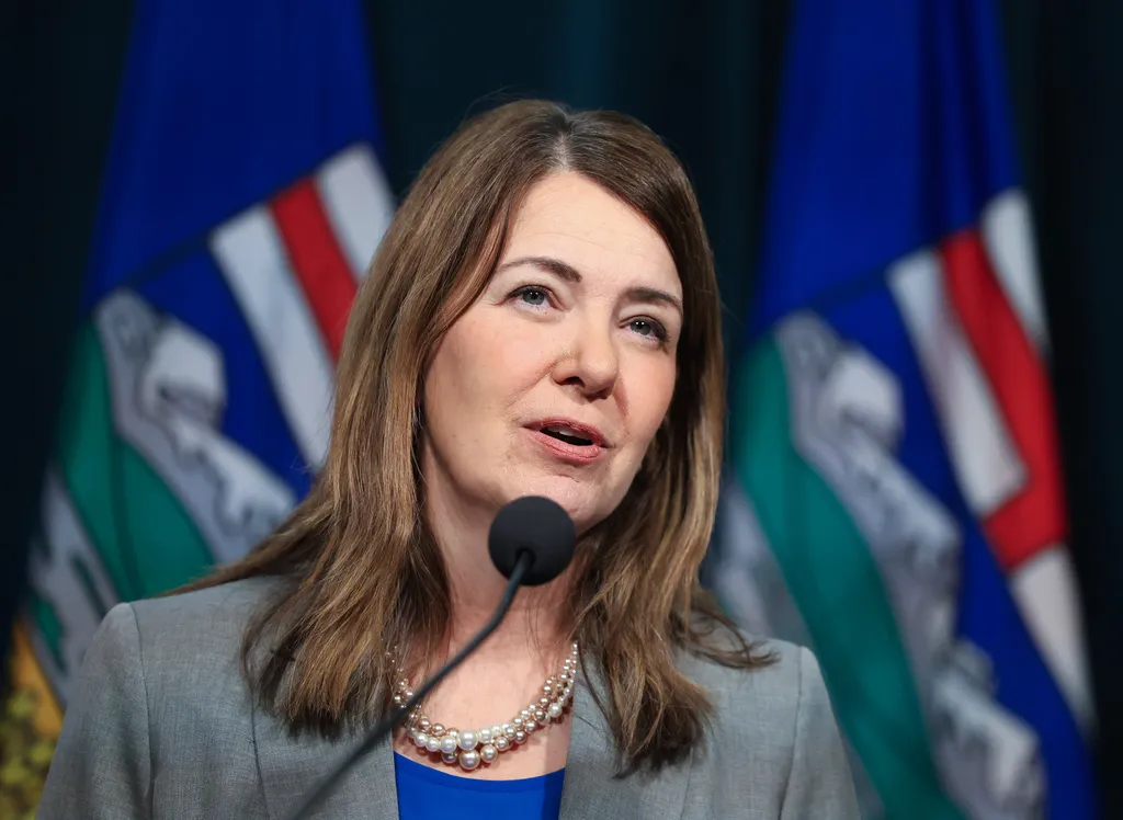 Alberta’s Smith Welcomes Diverse Opinions Amid Petition