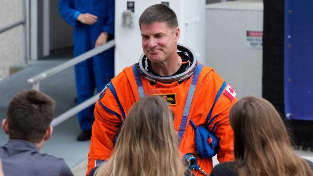 Carney-to-Speak-With-Jeremy-Hansen-After-Moon-Mission