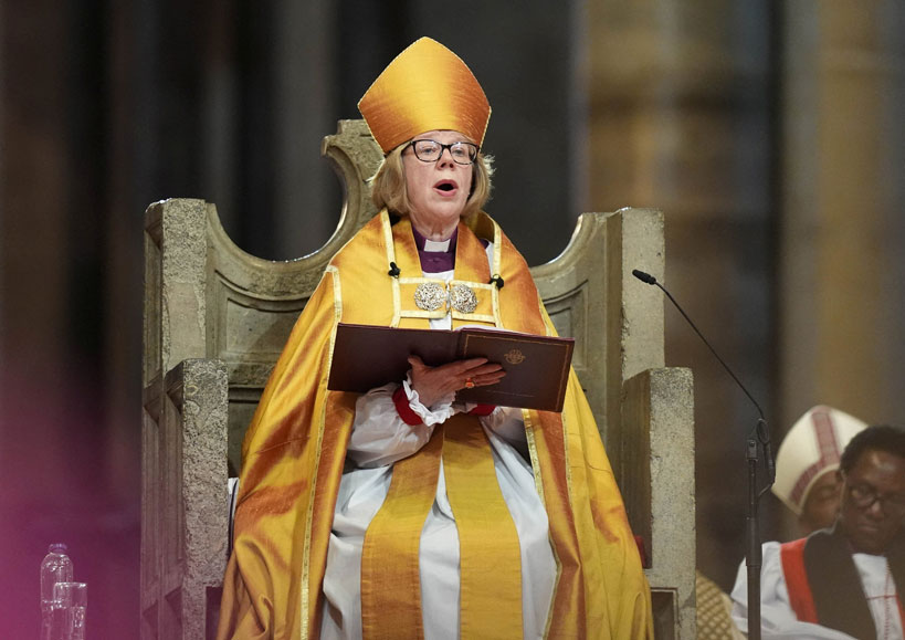 Cathedral-Dean-Reflects-on-Light-in-a-Divided-World