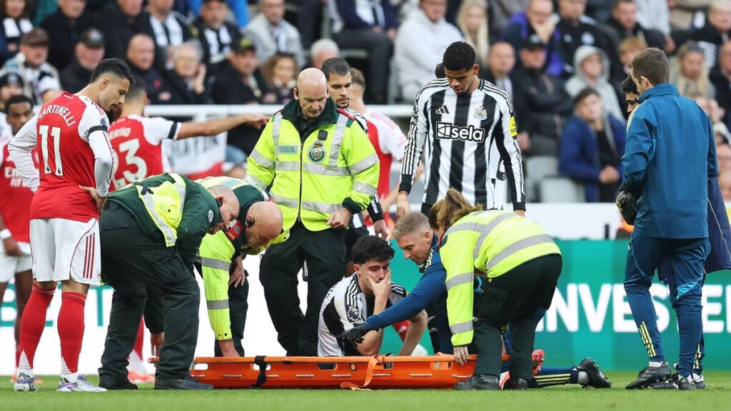 England worry with Tino Livramento injury