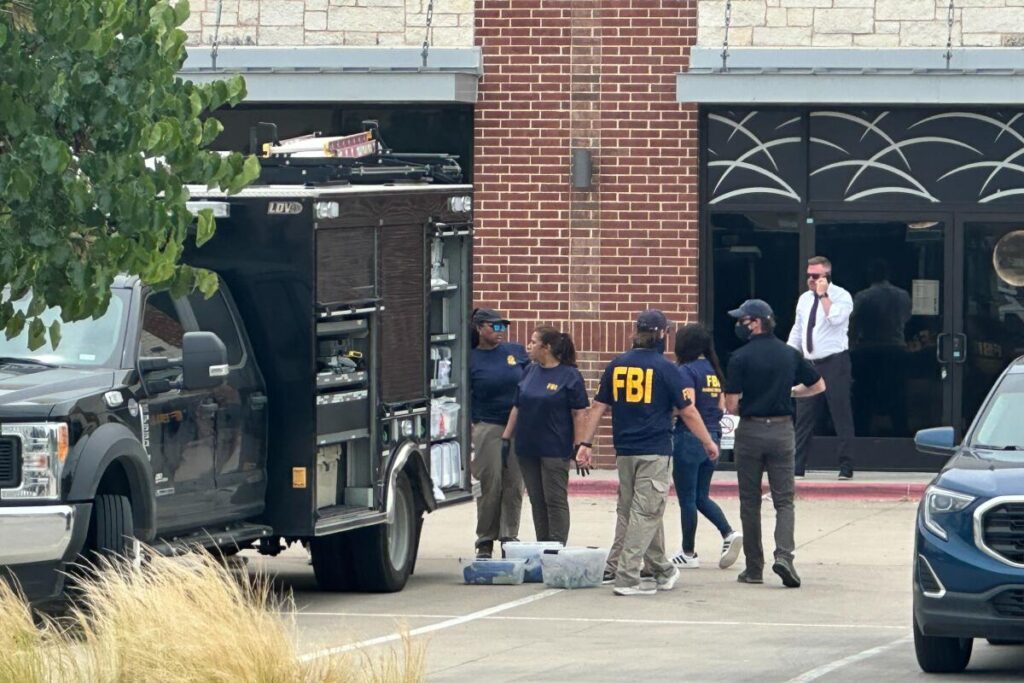 2 Killed, 3 Injured in Dallas Mall Area Shooting Incident
