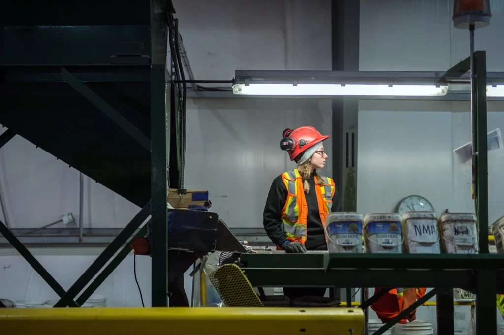 Canada Loses 17,700 Jobs as Unemployment Climbs