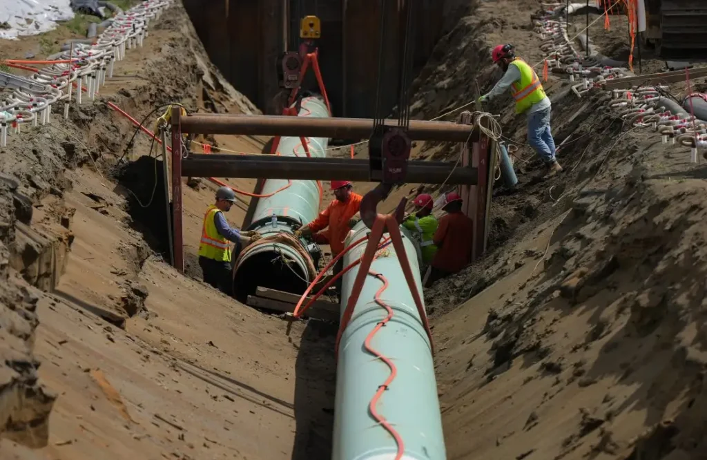 Feds Shift Pipeline Reviews to Energy Regulator